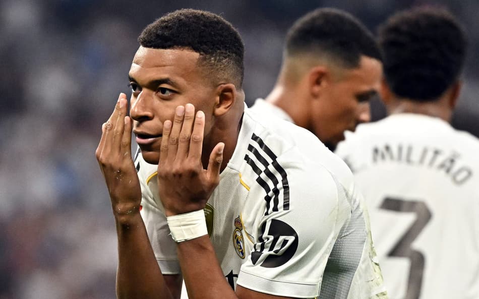 Kylian Mbappé comemora gol da vitória do Real Madrid sobre Osasuna na estreia de La Liga (Foto: Javier SORIANO / AFP)