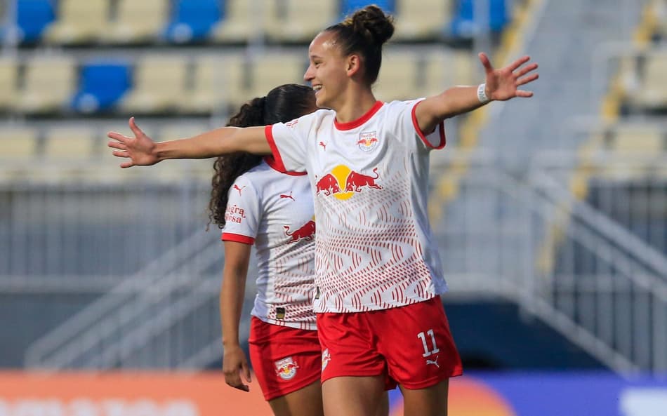 Em sua última partida, Paulina comemora gol pelo Red Bull Bragantino, contra o Taubaté, pelo Paulistão Feminino. (Foto de Fernando Roberto/Red Bull Bragantino)
