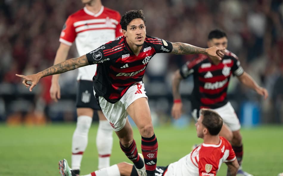 Pedro comemora gol no jogo do Flamengo contra o Estudiantes pela Libertadores
