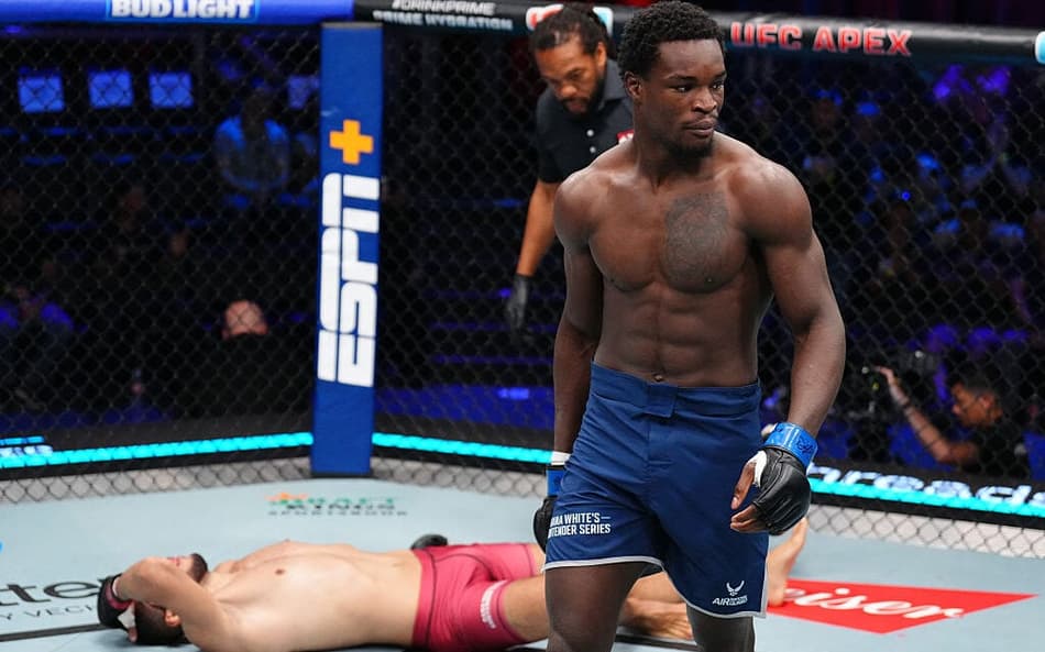 Pinas apagou brasileiro e conseguiu contrato com o UFC (Foto: Reprodução X ufc)