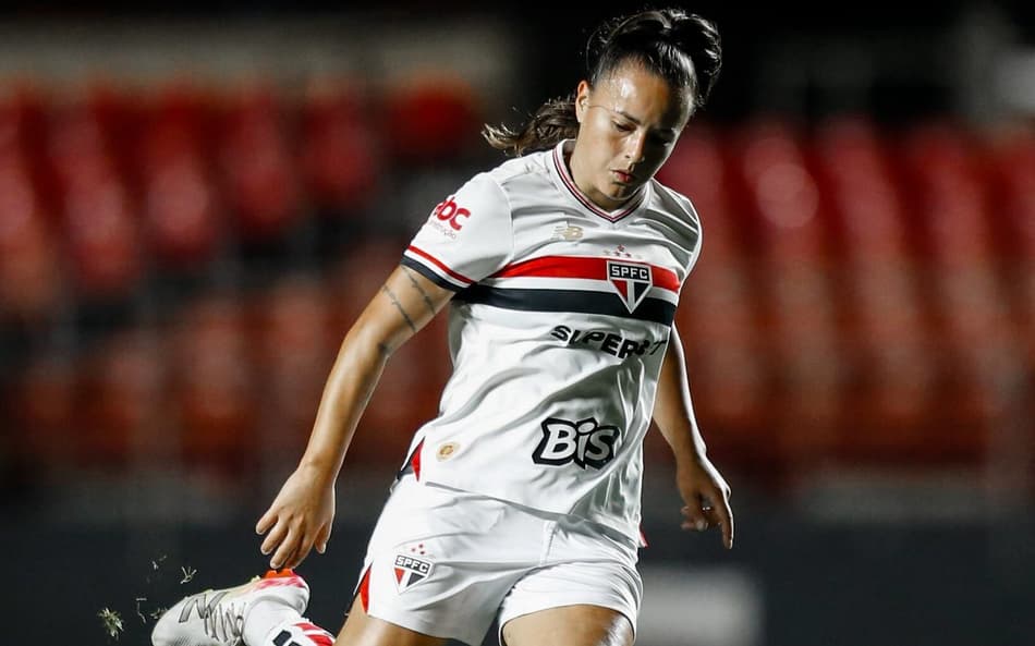 Camilinha em campo pelo São Paulo na Copa do Brasil Feminina (Foto: Miguel Schincariol/SPFC)