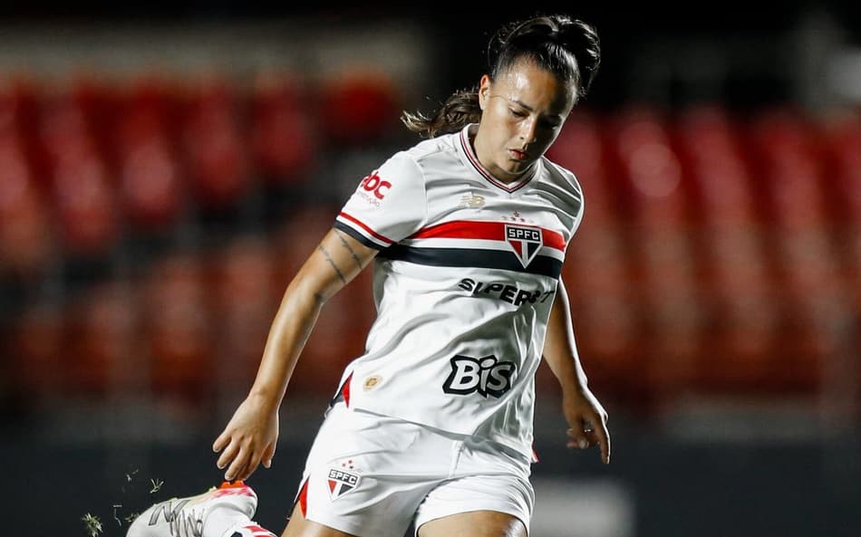 Camilinha em campo pelo São Paulo na Copa do Brasil Feminina (Foto: Miguel Schincariol/SPFC)