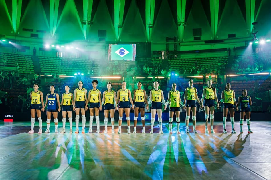 Brasil vence a França e avança no Mundial de vôlei; veja fotos da partida!
