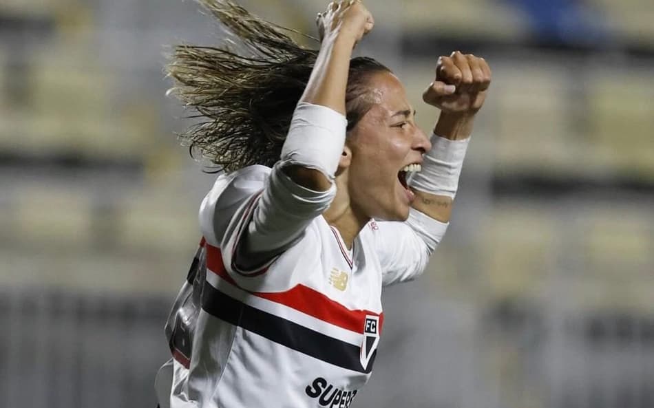 Serrana comemora vitória do São Paulo; (Foto: reprodução/redes sociais)