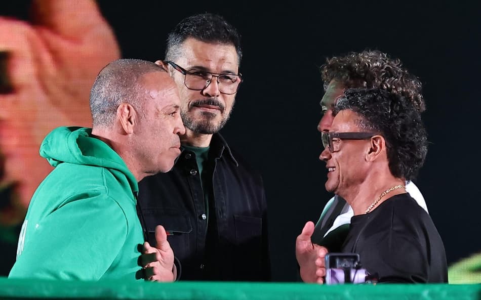 Wanderlei e Popó durante encarada pré-luta (Foto: William Lucas/Inovafoto)