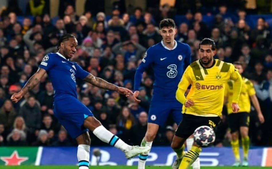 Raheem Sterling em ação pelo Chelsea (Foto: Glyn Kirk / AFP)