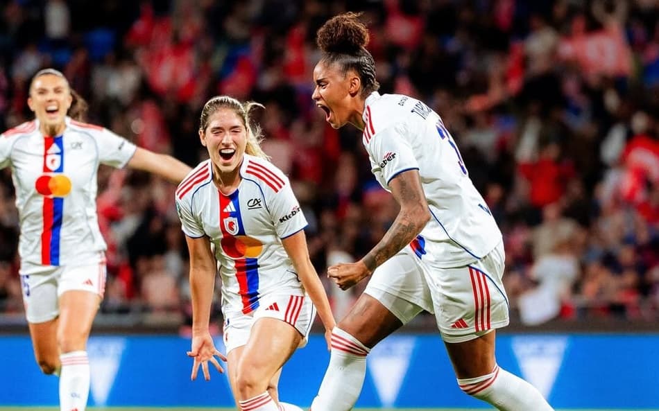 A brasileira Tarciane comemora seu gol pelo Lyonnes, no Campeonato Francês (Foto: Reprodução/OL Lyonnes)