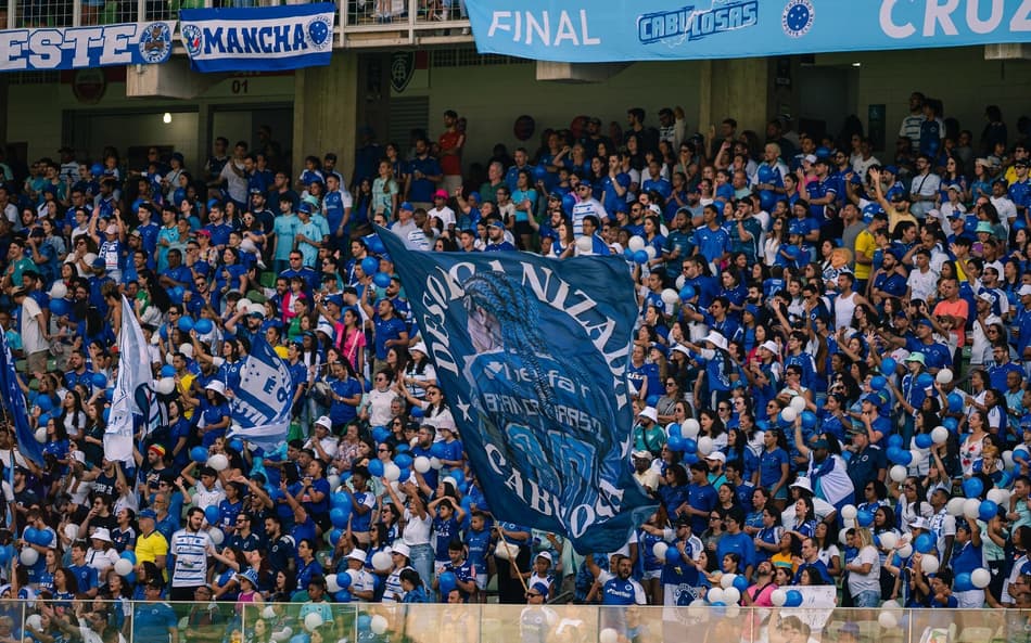 Torcida do Cruzeiro presente no Independência para a final do Brasileirão Feminino contra o Corinthians