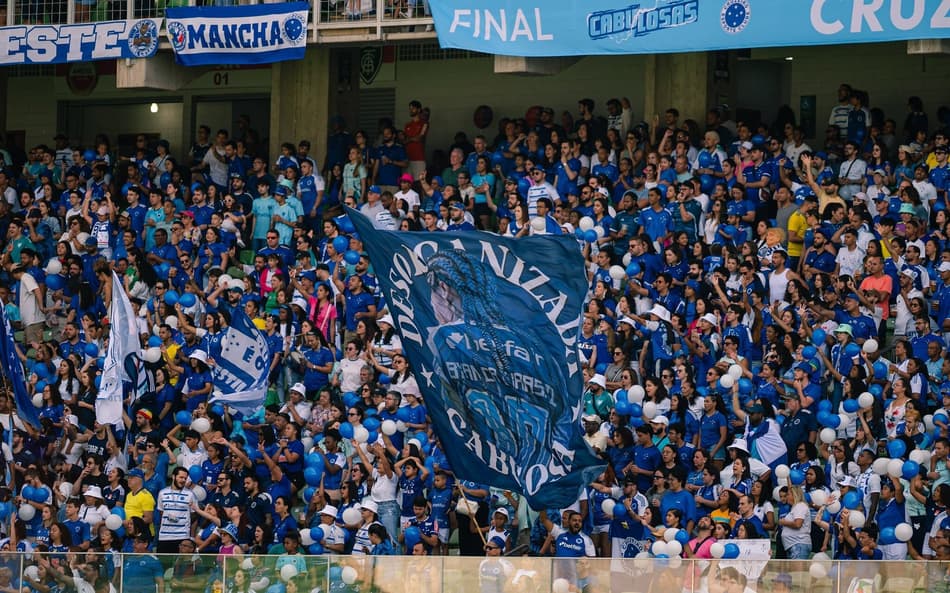 Torcida do Cruzeiro presente no Independência para a final do Brasileirão Feminino contra o Corinthians