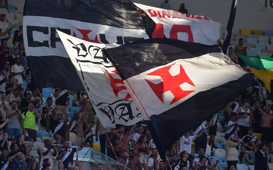 Torcida do Vasco na semifinal do Carioca 2025 contra o Flamengo no Maracanã