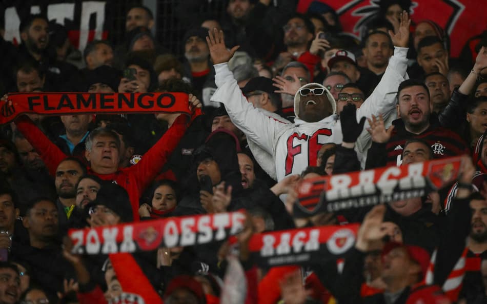 Torcida do Flamengo no jogo contra o Estudiantes