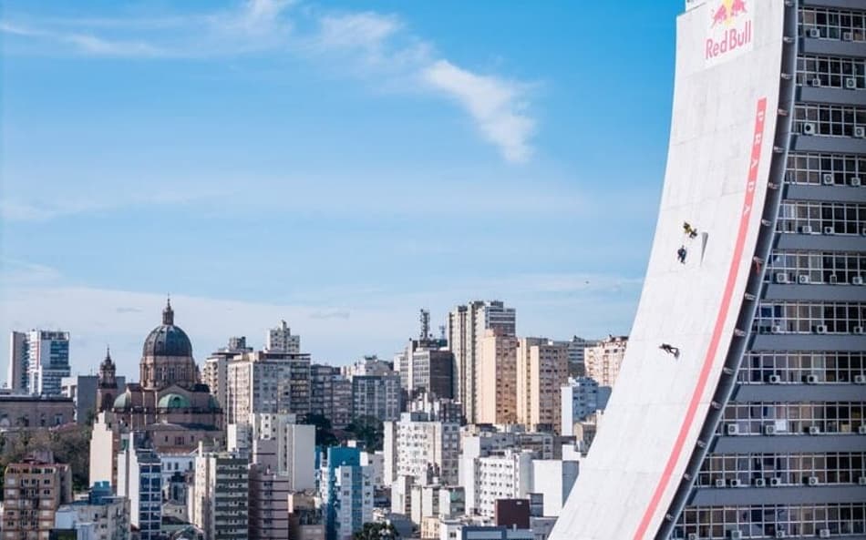 Sandro Dias desafia a maior rampa de skate do mundo (Foto: Marcelo Maragni / Red Bull Content Pool)