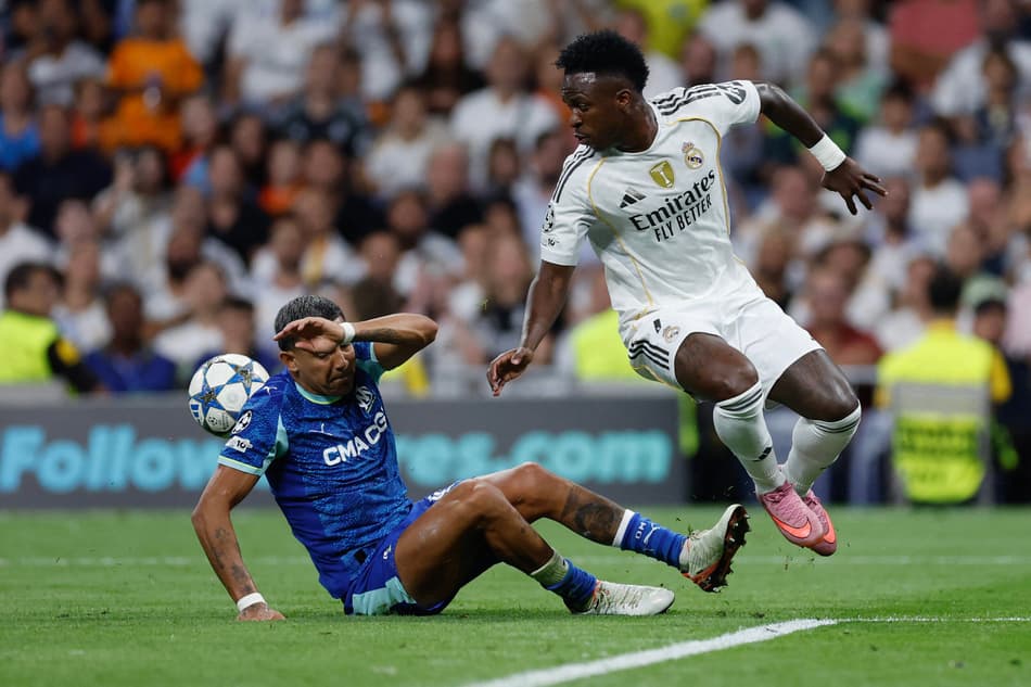 VIni Jr. em ação pelo Real Madrid, na Champions League (Foto: Oscar DEL POZO / AFP)