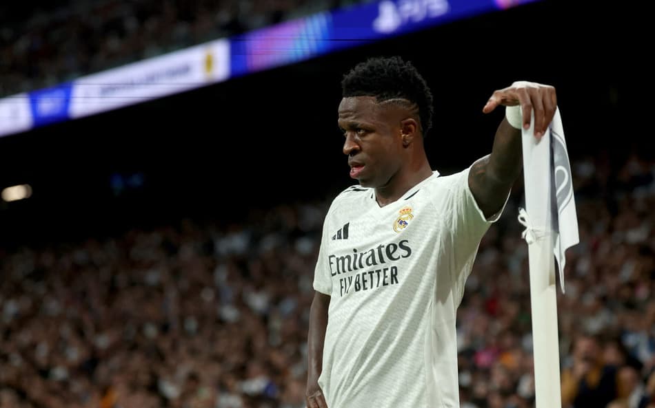 Vini Jr. em ação pelo Real Madrid contra o Borussia Dortmund (Foto: Pierre-Philippe MARCOU / AFP)