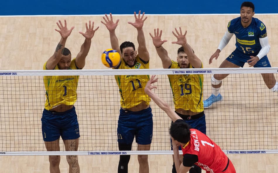 Brasil foi eliminado no Mundial de Vôlei depois de perder para a Sérvia (Foto: Ted ALJIBE / AFP)
