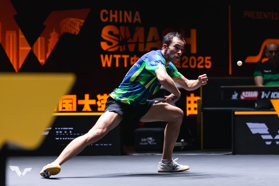 Hugo Calderano na vitória sobre o anfitrião Zhou Qihao no China Smash (Divulgação/WTT)