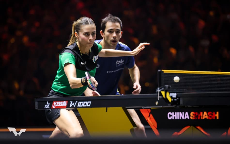 Hugo Calderano e Bruna Takahashi na derrota para os anfitriões Wang Chuqin e Sun Yingsha no China Smash (Divulgação/WTT)