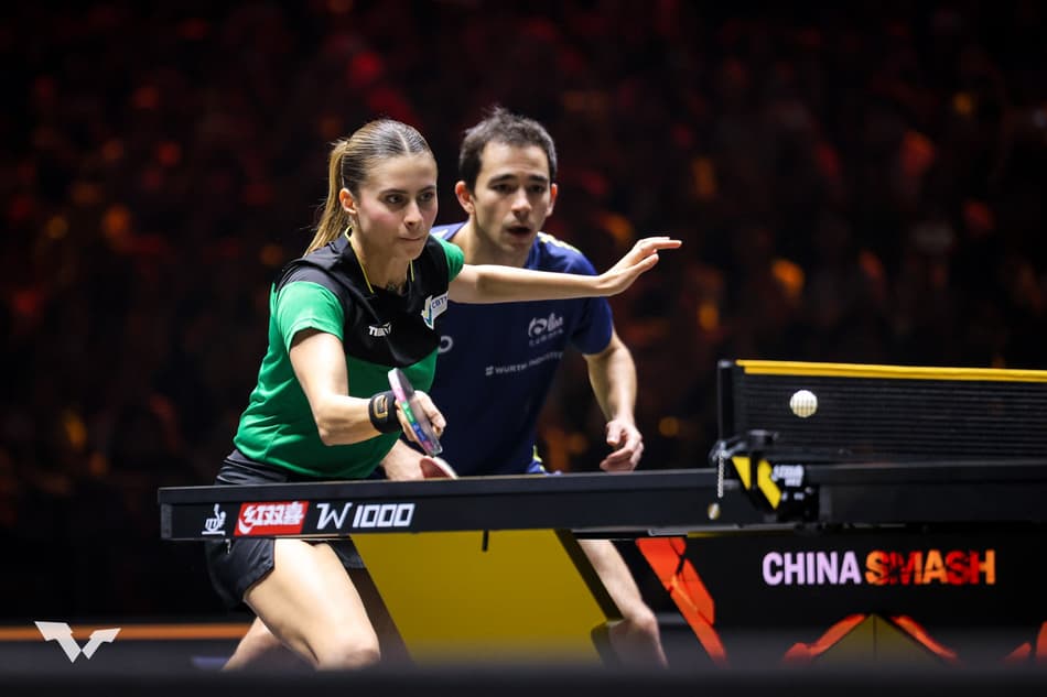 Hugo Calderano e Bruna Takahashi na derrota para os anfitriões Wang Chuqin e Sun Yingsha no China Smash (Divulgação/WTT)