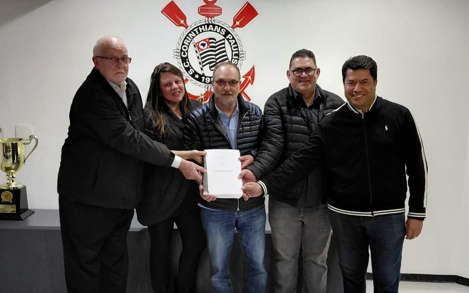 Comissão entrega relatório da reforma do estatuto do Corinthians