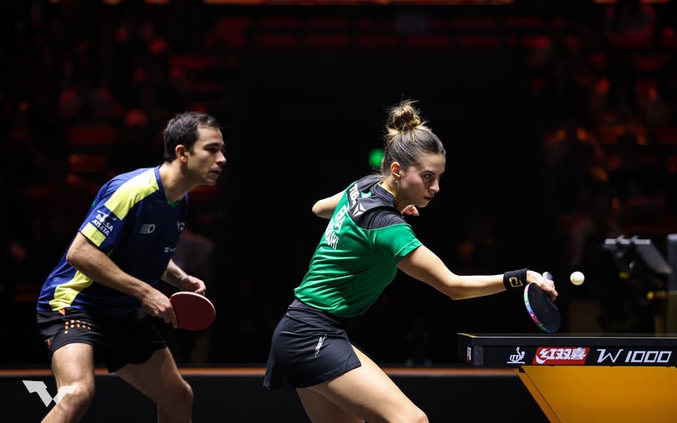 Bruna Takahashi e Hugo Calderano em uma das vitórias no China Smash (Foto: Divulgação/WTT)