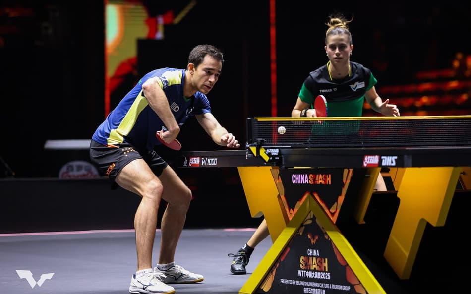 Bruna Takahashi e Hugo Calderano em uma das vitórias no China Smash (Foto: Divulgação/WTT)