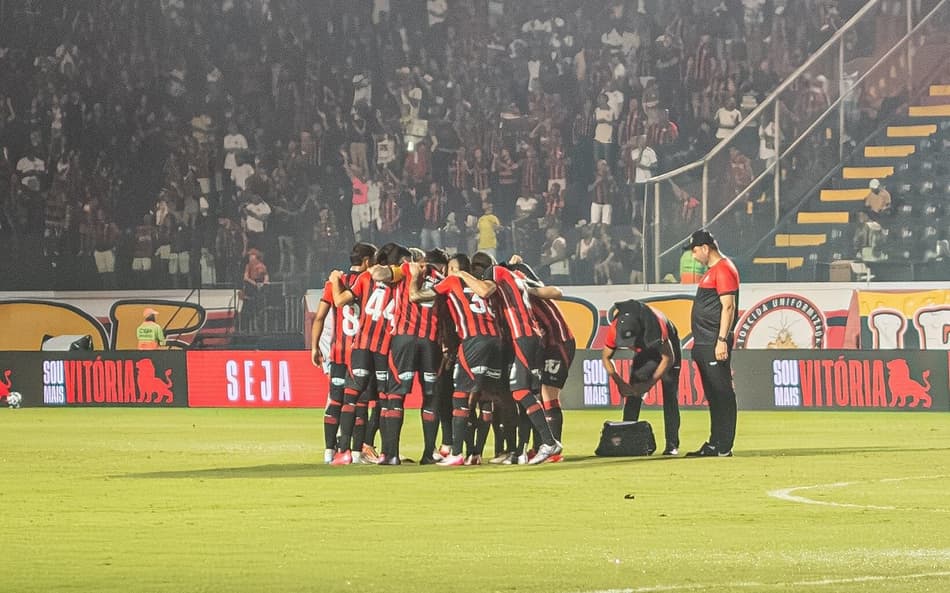 Jogadores do Vitória antes da partida contra o Palmeiras, no Barradão (Foto: Victor Ferreira / EC Vitória)