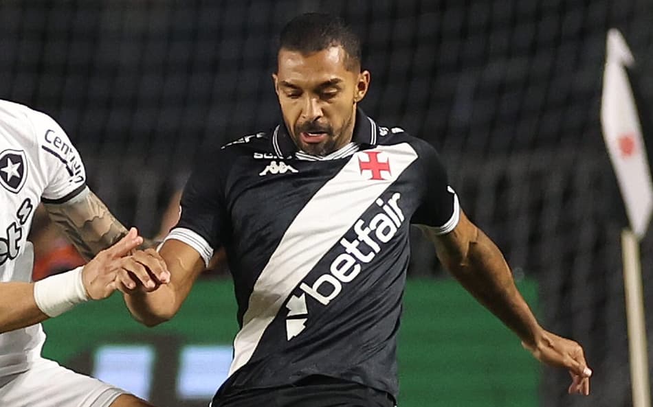 Paulo Henrique com a marcação de Alex Telles em Vasco e Botafogo (Foto: Vítor Silva/Botafogo)