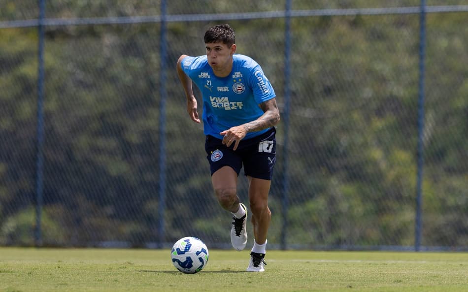 Zagueiro titular do Bahia volta ao treinos antes do jogo contra o Grêmio