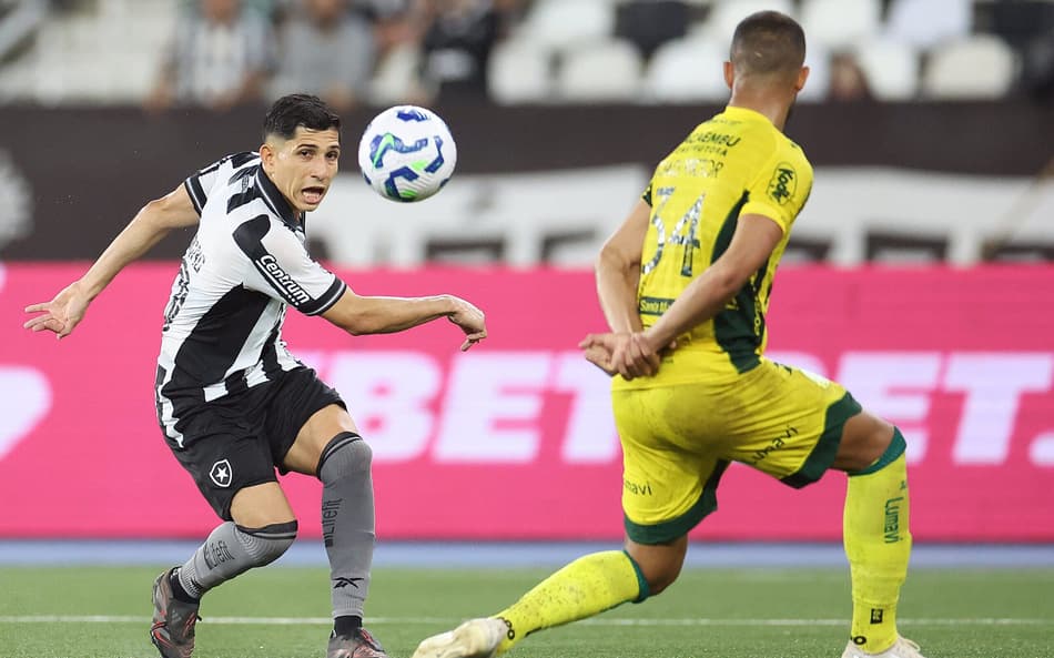 Savarino em ação pelo Botafogo contra o Mirassol (Foto: Vítor Silva/Botafogo)