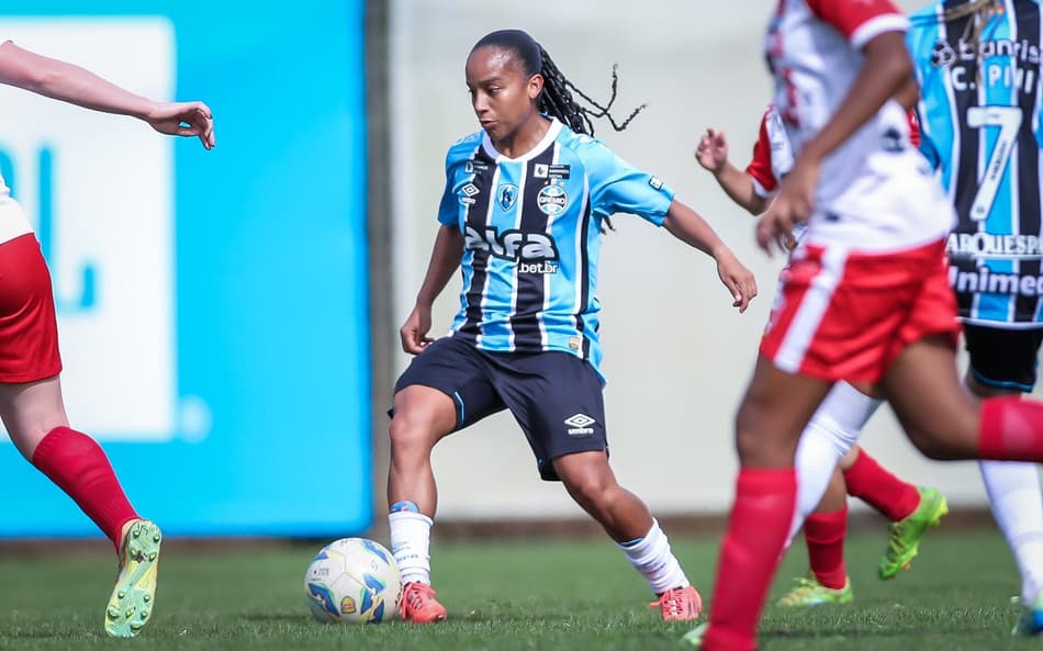 Kika Moreno atuando pelo Grêmio. (Foto: CAROLINE MOTTA/GRÊMIO FBPA)