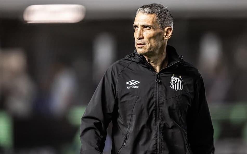 Vojvoda está invicto no comando do Santos. (Foto: Raul Baretta/ Santos FC)