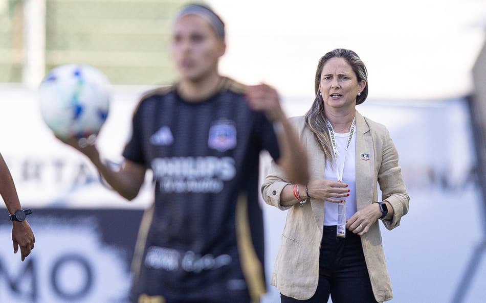 Tatiele Silveira, treinadora do Colo-Colo, durante Libertadores Feminina. (Foto: Staff Images Woman/ CONMEBOL)