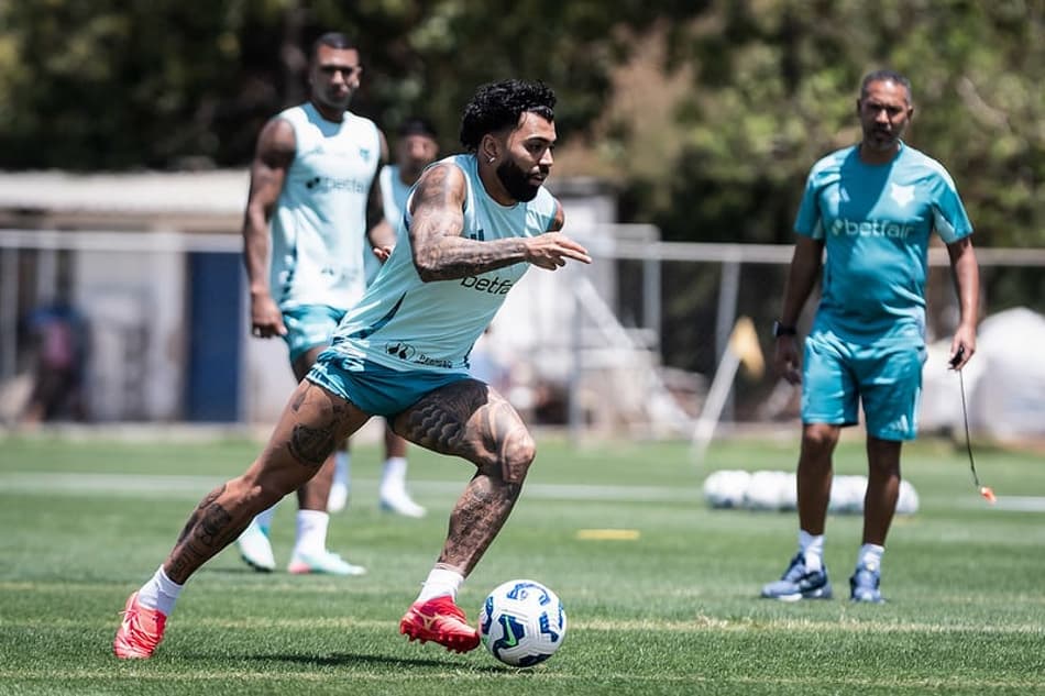 Atacante Gabigol, do Cruzeiro, em treino na Toca da Raposa (Foto: Gustavo Aleixo/Cruzeiro)