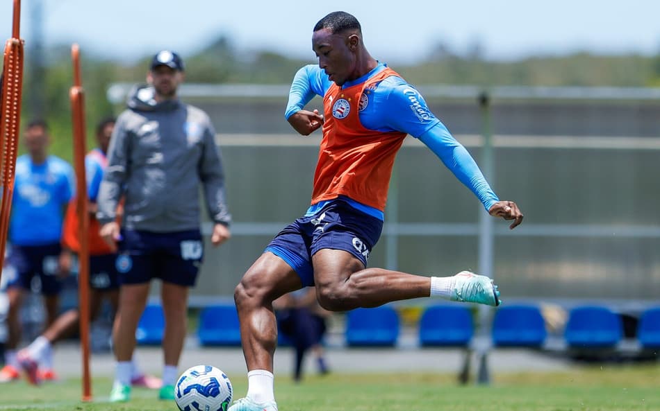 Luiz Gustavo em treino do Bahia (Foto: Rafael Rodrigues / EC Bahia)