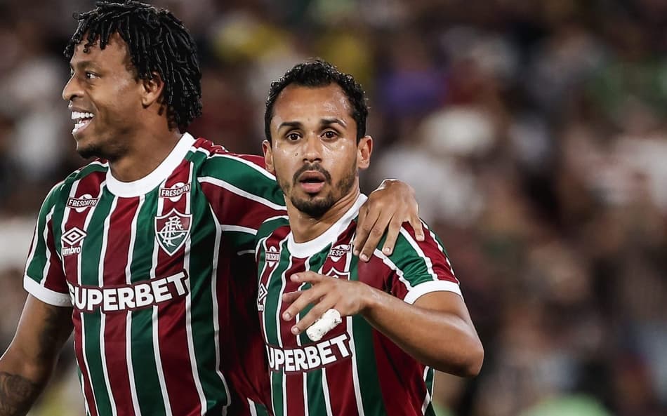 Keno e Lima comemoram gol do Fluminense contra o Atlético-MG