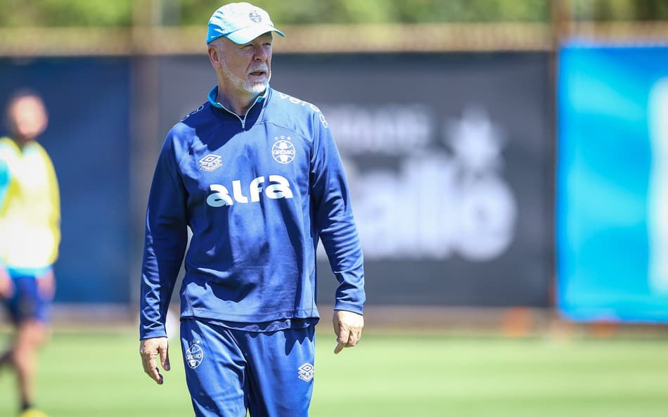 Mano Menezes tenta ajustar o Grêmio em meio aos desfalques (Foto: Lucas Uebel/Grêmio)