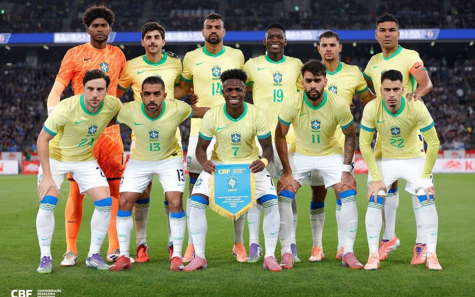 Seleção Brasileira perfilada antes de Japão x Brasil (Foto: Rafael Ribeiro/CBF)