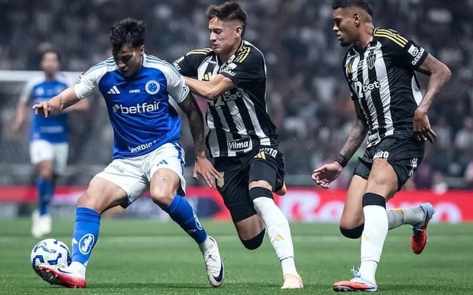 Kaio Jorge, do Cruzeiro, e Ivan Román, do Atlético-MG (Foto: Gustavo Aleixo/Cruzeiro)