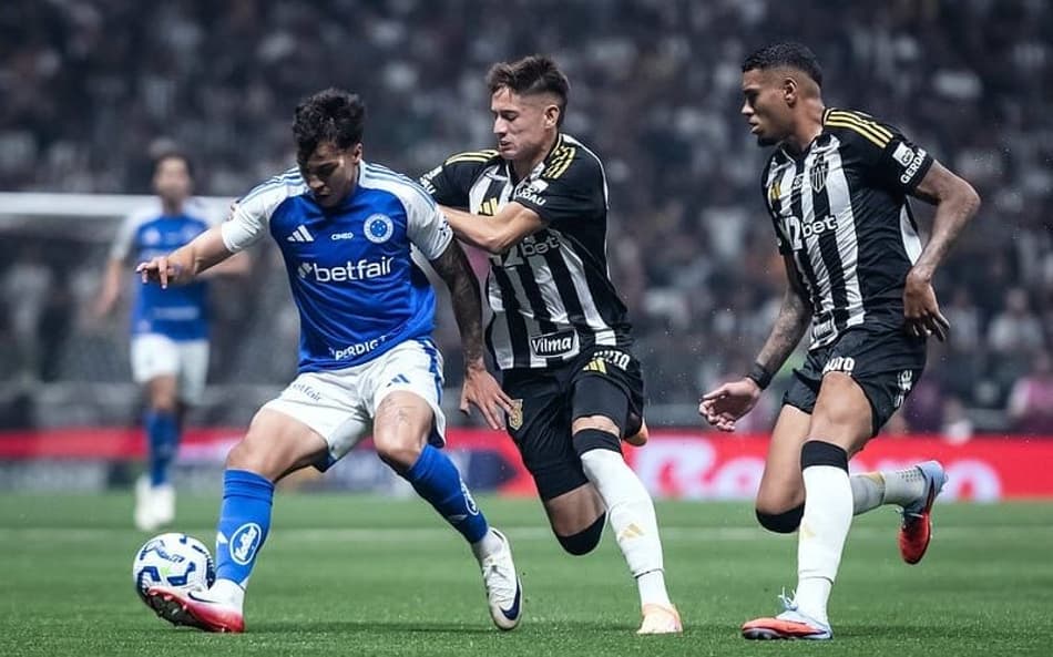 Kaio Jorge, do Cruzeiro, e Ivan Román, do Atlético-MG (Foto: Gustavo Aleixo/Cruzeiro)