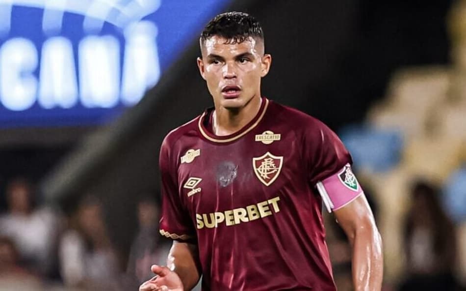 Thiago Silva em ação pelo Fluminense contra o Juventude em 2025.