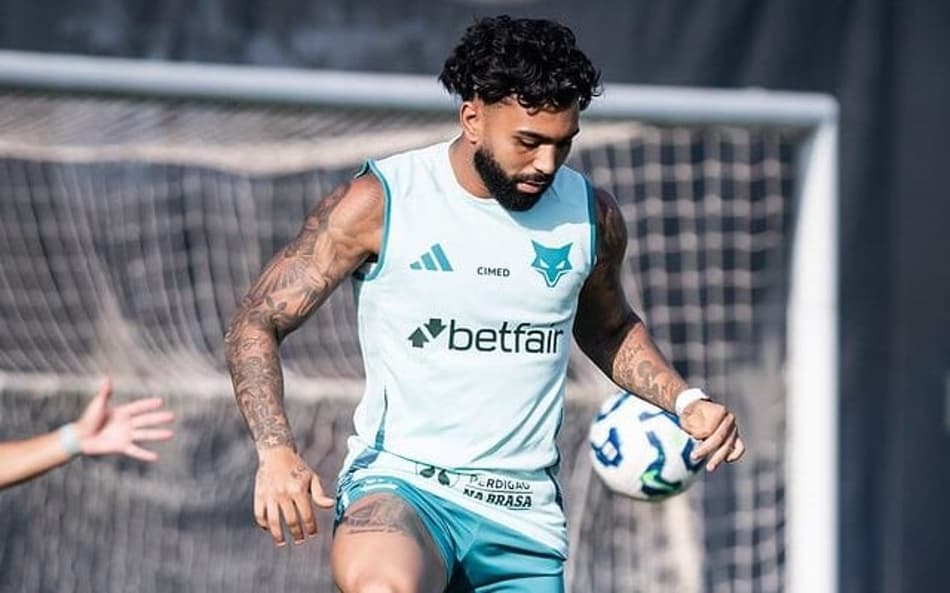 Atacante Gabigol, do Cruzeiro, em treino na Toca da Raposa (Foto: Gustavo Aleixo/Cruzeiro)