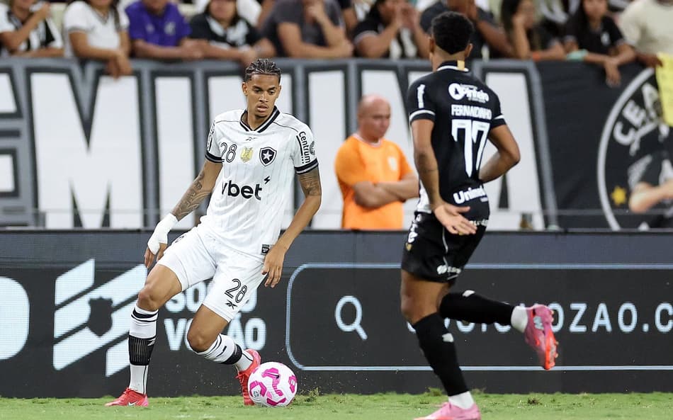 Newton em ação na vitória do Botafogo (Foto: Vítor Silva/Botafogo)