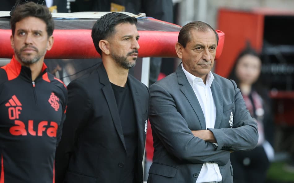Emiliano e Ramón Díaz, auxiliar e técnico do Internacional
