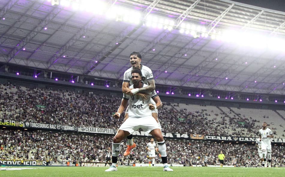 Chris Ramos e Correa comemorando gol do Botafogo (Foto: Vítor Silva/Botafogo)
