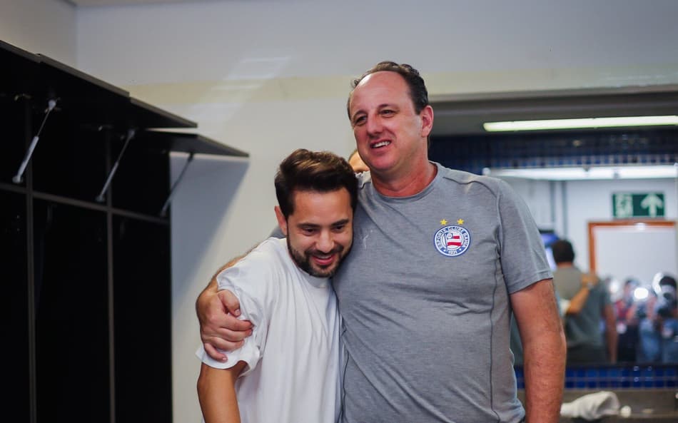 Everton Ribeiro reencontra o técnico Rogério Ceni (Foto: Letícia Martins / EC Bahia)