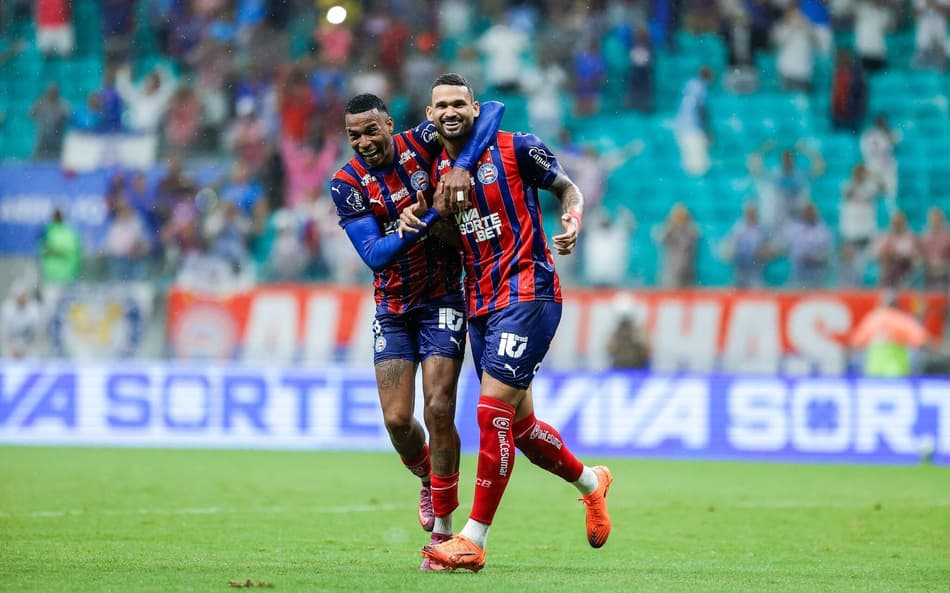 Jean Lucas e Willian José comemoram gol do Bahia contra o Inter (Foto: Rafael Rodrigues / EC Bahia)