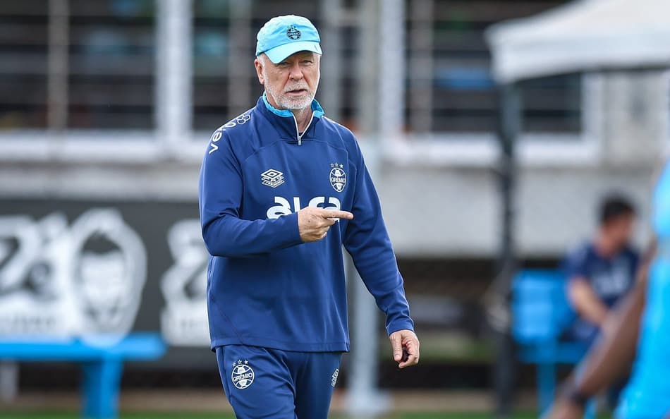 Mano Menezes tem desfalques contra o Corinthians (Foto: Lucas Uebel/Grêmio FBPA)