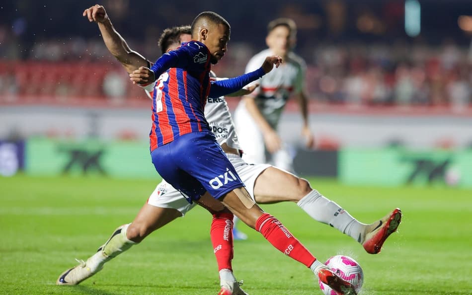 Ademir em ação contra o São Paulo no Morumbis (Foto: Rafael Rodrigues / EC Bahia)