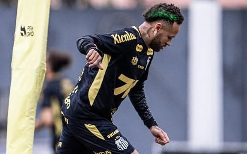 Neymar pintou o cabelo de verde. (Foto: Raul Baretta/ Santos FC)