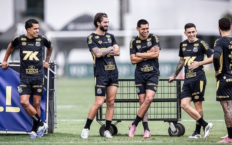Elenco do Santos treina focado no Fortaleza, no CT Rei Pelé. (Foto: Raul Baretta/ Santos FC)